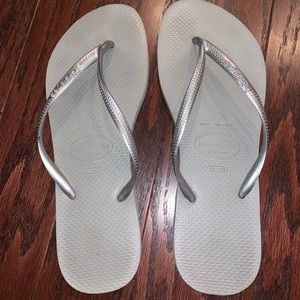 Havaianas slim silver! Size 11